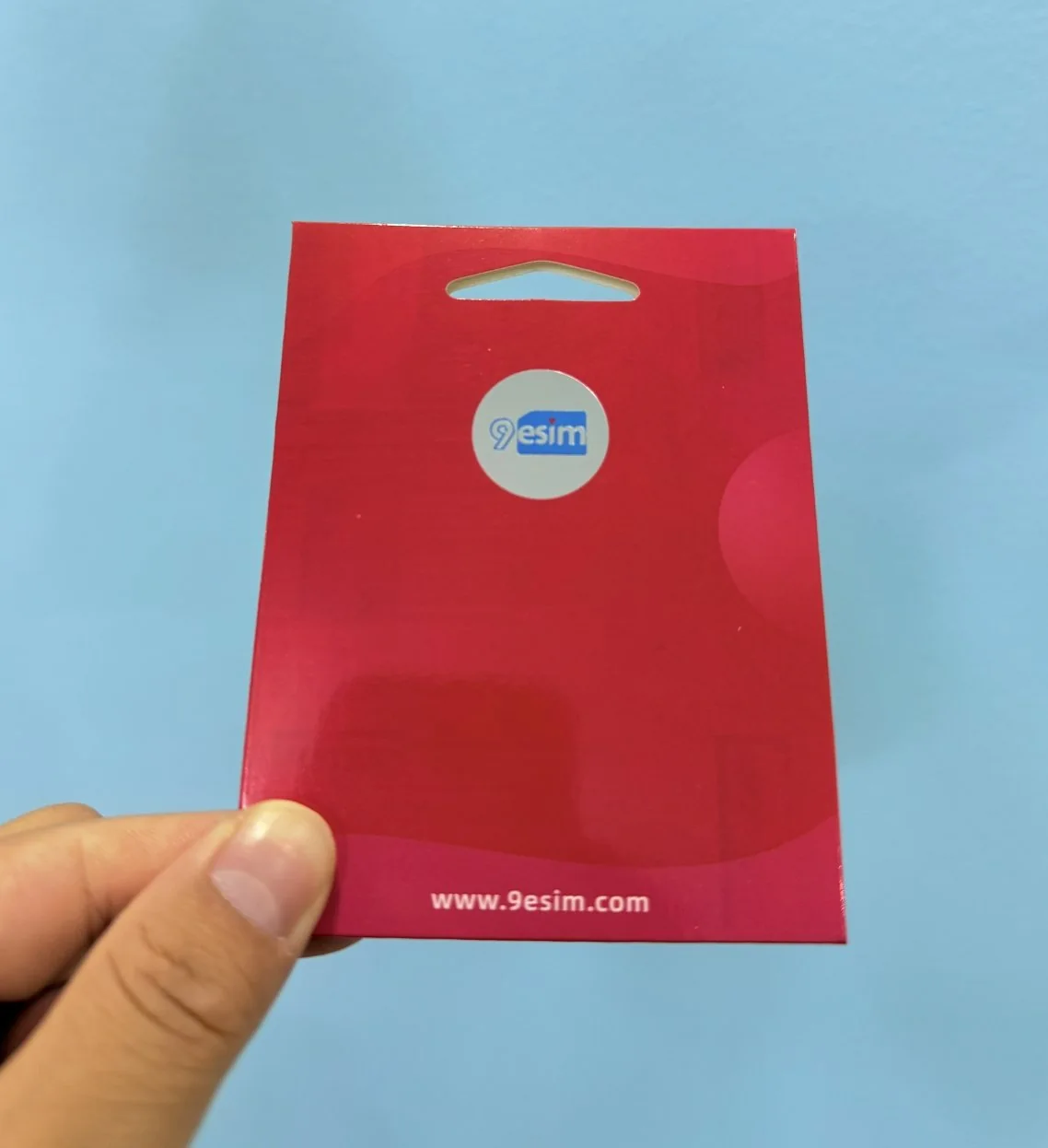 本段配图：1.5M 存储空间能塞约 50 张 eSIM，收集全球卡的仓鼠党唯一选择。安卓上写卡快、切换稳，约 $24 比 XeSIM 便宜不