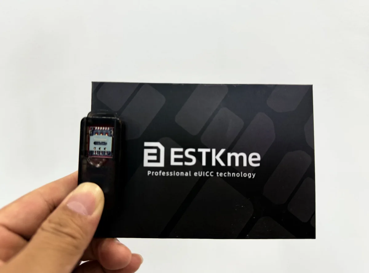 本段配图：开源生态、社区活跃，全系自带 Bootstrap 流量（没 WiFi 也能激活写卡），Max 版 60 张超大容量。界面偏极客风，